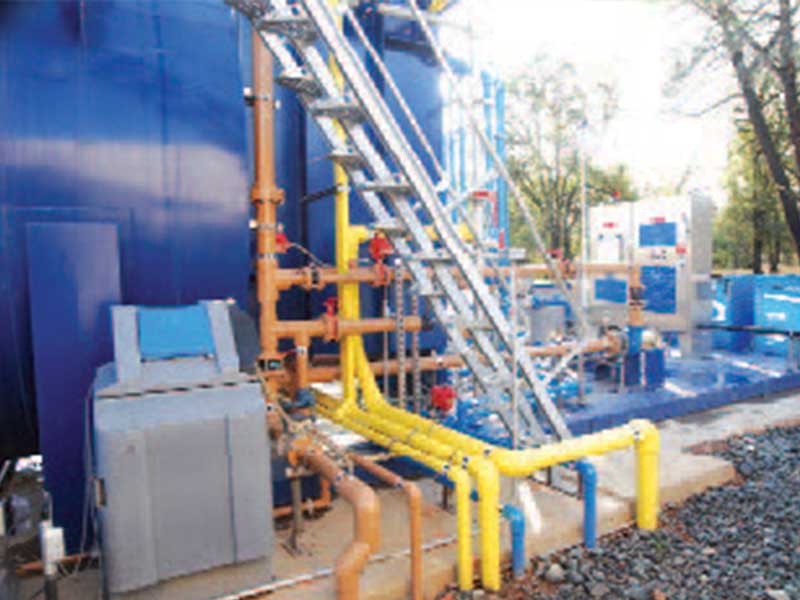 Feed pipelines for wastewater treatment